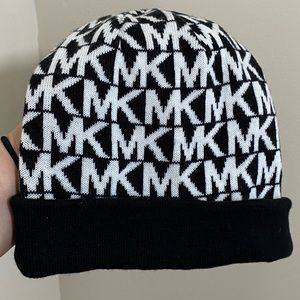 NWOT Michael Kors || woman’s winter hat size one size fit all